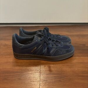 Navy Adidas Gazelle